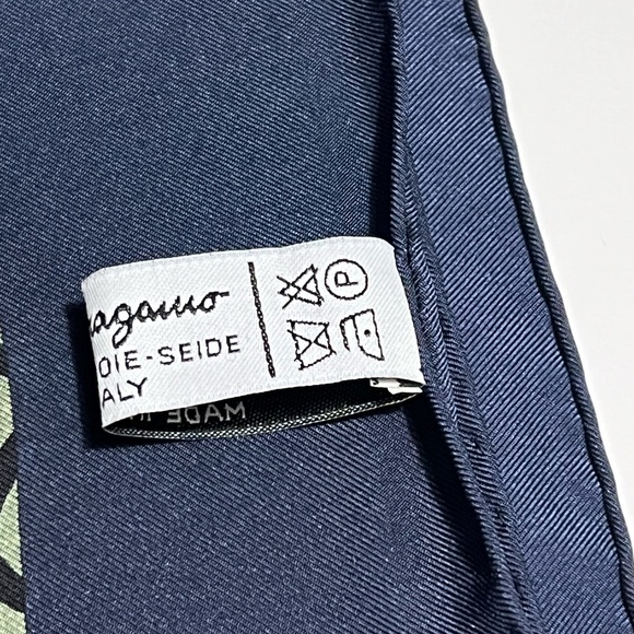 Salvatore Ferragamo 100% Silk Scarf 35x35 inches - Picture 8 of 8